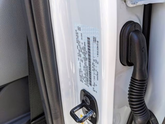 2025 Oxford White Ford F-150 Lightning Flash AWD Truck