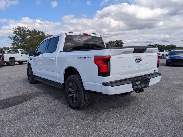 2025 Oxford White Ford F-150 Lightning Flash AWD Truck