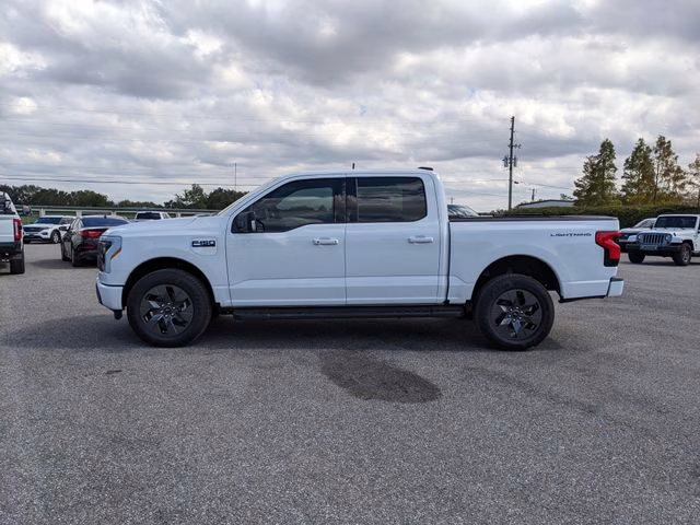 2025 Oxford White Ford F-150 Lightning Flash AWD Truck