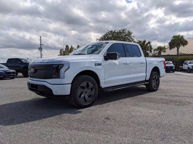 2025 Oxford White Ford F-150 Lightning Flash AWD Truck