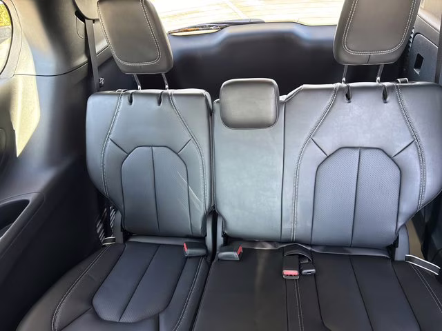 2026 Diamond Black Crystal Pearlcoat Chrysler Pacifica Select FWD Van