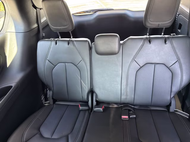 2026 Diamond Black Crystal Pearlcoat Chrysler Pacifica Select FWD Van