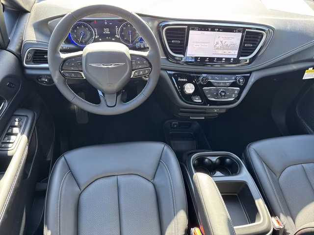 2026 Diamond Black Crystal Pearlcoat Chrysler Pacifica Select FWD Van