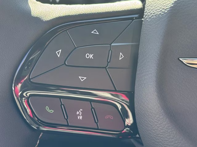 2026 Diamond Black Crystal Pearlcoat Chrysler Pacifica Select FWD Van