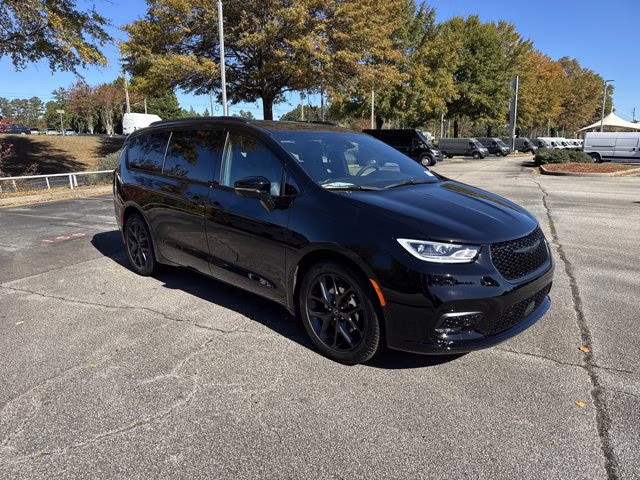 2026 Diamond Black Crystal Pearlcoat Chrysler Pacifica Select FWD Van