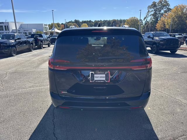 2026 Diamond Black Crystal Pearlcoat Chrysler Pacifica Select FWD Van