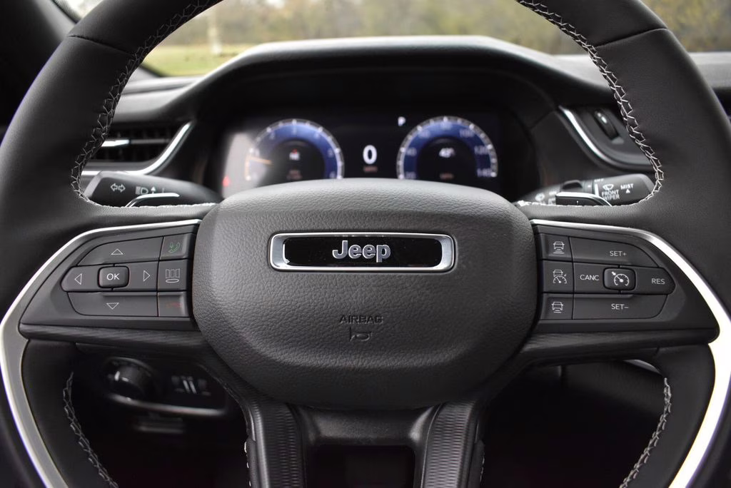 2025 Diamond Black Crystal Pearlcoat Jeep Grand Cherokee Altitude X 4X4 SUV