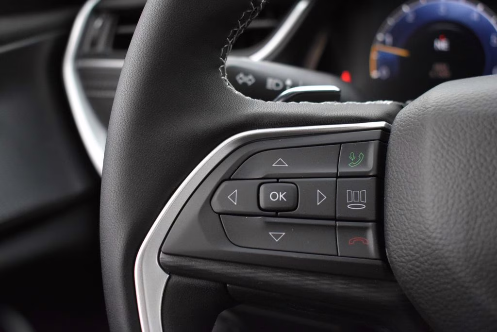 2025 Diamond Black Crystal Pearlcoat Jeep Grand Cherokee Altitude X 4X4 SUV