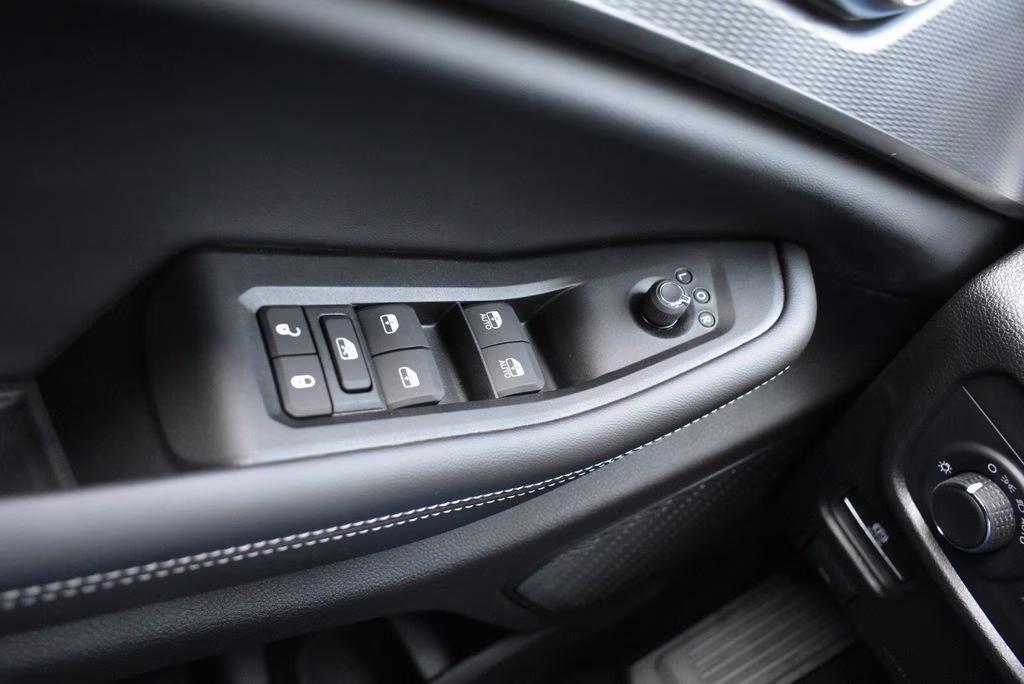 2025 Diamond Black Crystal Pearlcoat Jeep Grand Cherokee Altitude X 4X4 SUV