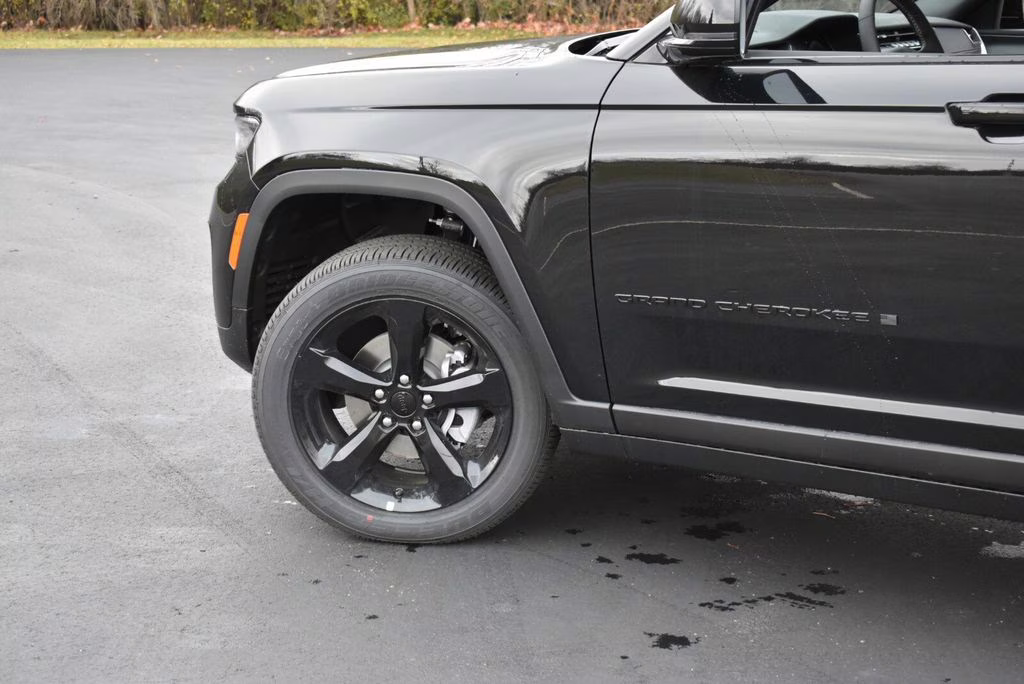 2025 Diamond Black Crystal Pearlcoat Jeep Grand Cherokee Altitude X 4X4 SUV