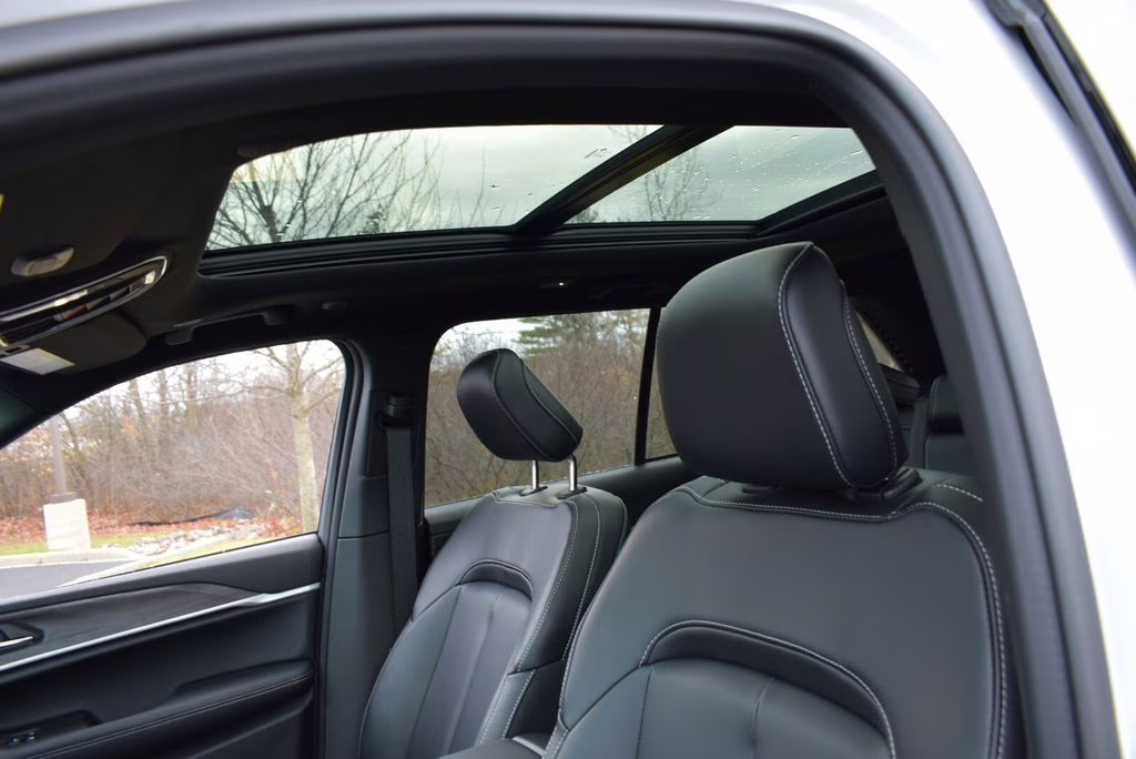 2025 Bright White Clearcoat Jeep Grand Cherokee Limited 4X4 SUV