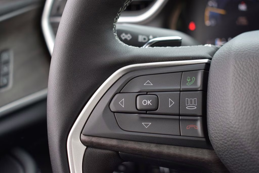 2025 Bright White Clearcoat Jeep Grand Cherokee Limited 4X4 SUV