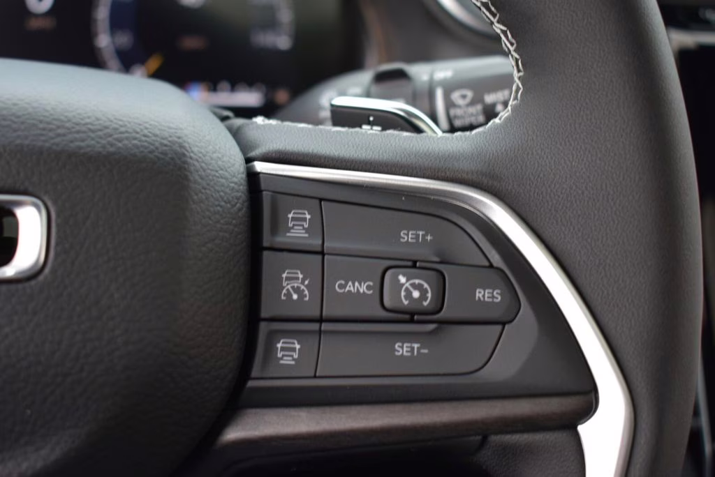 2025 Bright White Clearcoat Jeep Grand Cherokee Limited 4X4 SUV