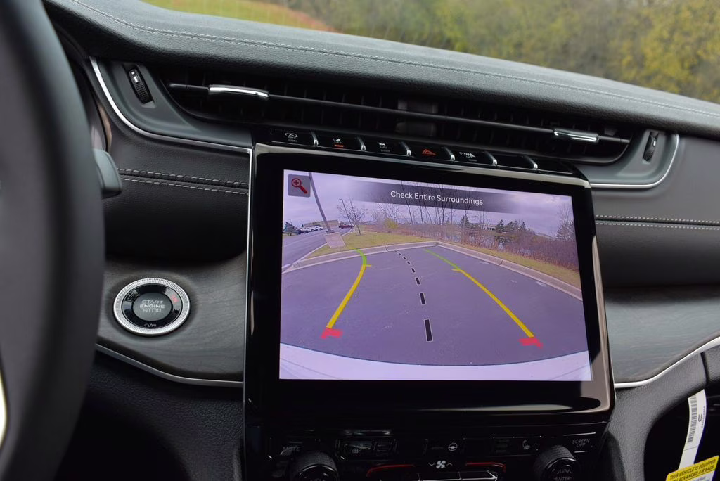 2025 Bright White Clearcoat Jeep Grand Cherokee Limited 4X4 SUV