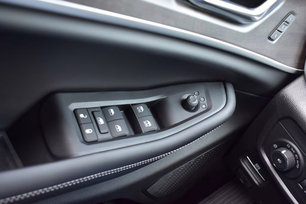 2025 Bright White Clearcoat Jeep Grand Cherokee Limited 4X4 SUV