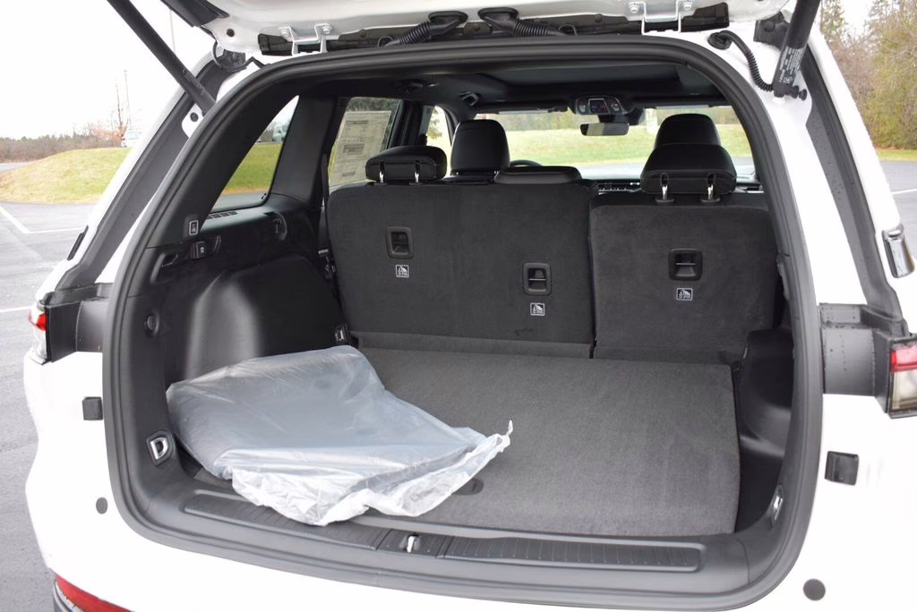 2025 Bright White Clearcoat Jeep Grand Cherokee Limited 4X4 SUV