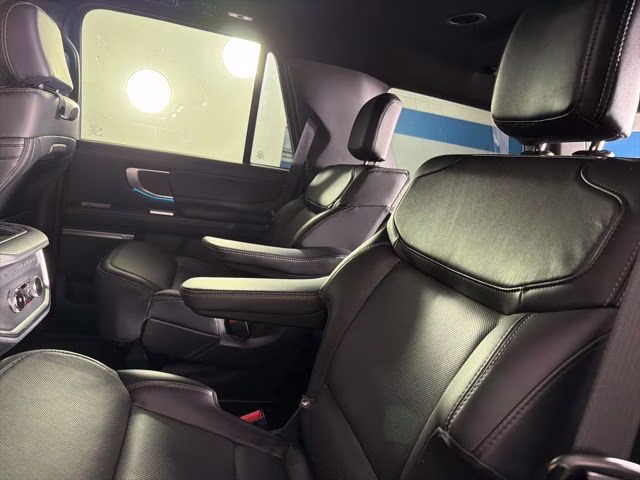 2025 Gray Metallic Ford Expedition Platinum 4X4 SUV