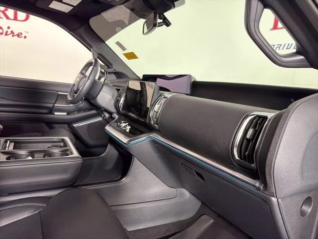 2025 Gray Metallic Ford Expedition Platinum 4X4 SUV