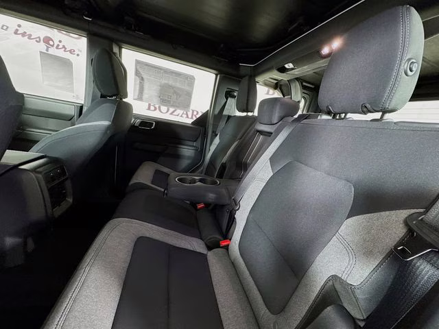 2025 Oxford White Ford Bronco Base 4X4 SUV