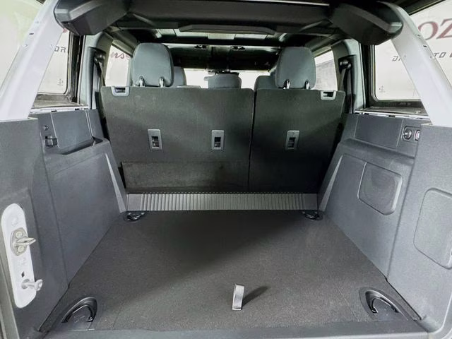 2025 Oxford White Ford Bronco Base 4X4 SUV