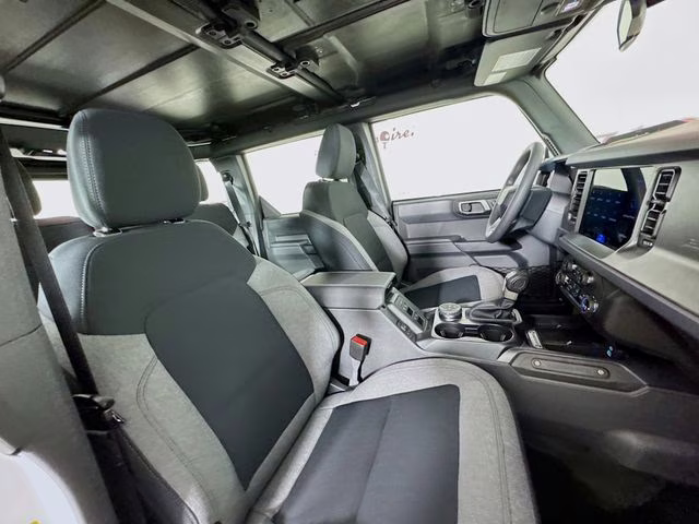 2025 Oxford White Ford Bronco Base 4X4 SUV