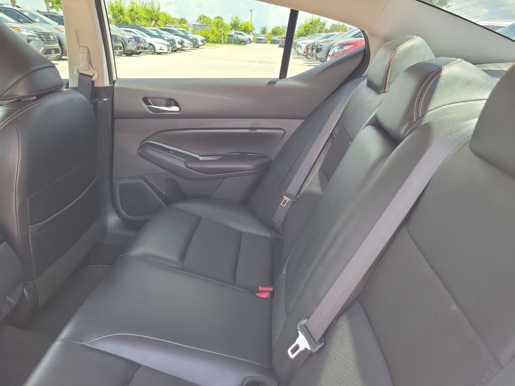 2022 Pearl White Tricoat Nissan Altima 2.5 SR FWD Sedan