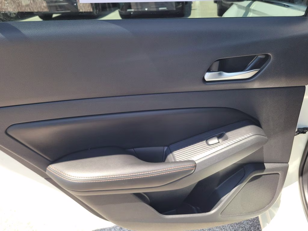 2022 Pearl White Tricoat Nissan Altima 2.5 SR FWD Sedan