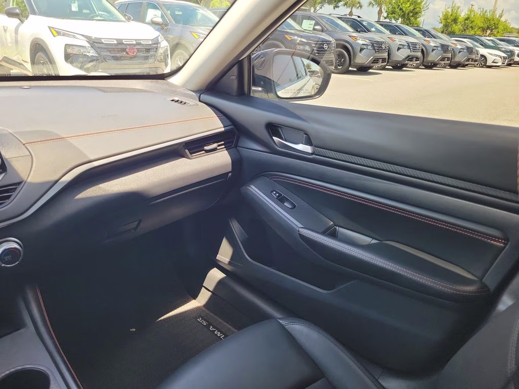 2022 Pearl White Tricoat Nissan Altima 2.5 SR FWD Sedan