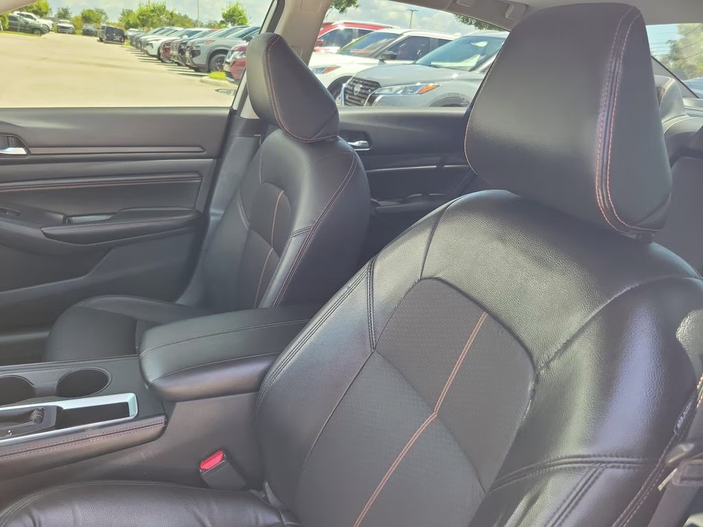 2022 Pearl White Tricoat Nissan Altima 2.5 SR FWD Sedan