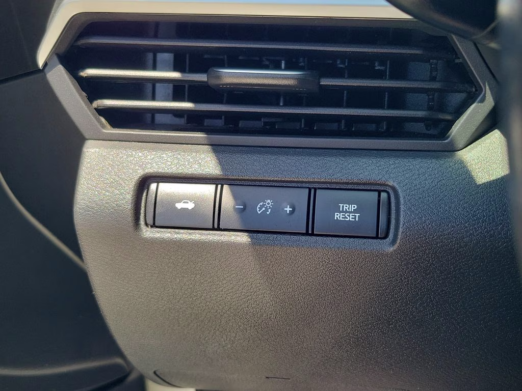 2022 Pearl White Tricoat Nissan Altima 2.5 SR FWD Sedan