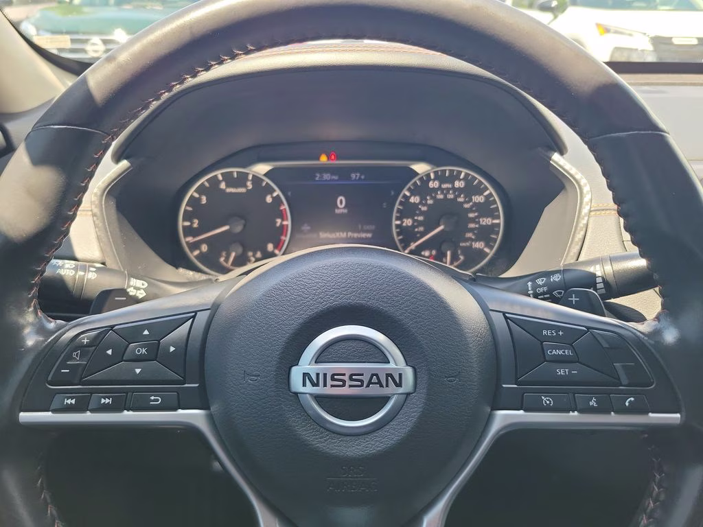2022 Pearl White Tricoat Nissan Altima 2.5 SR FWD Sedan