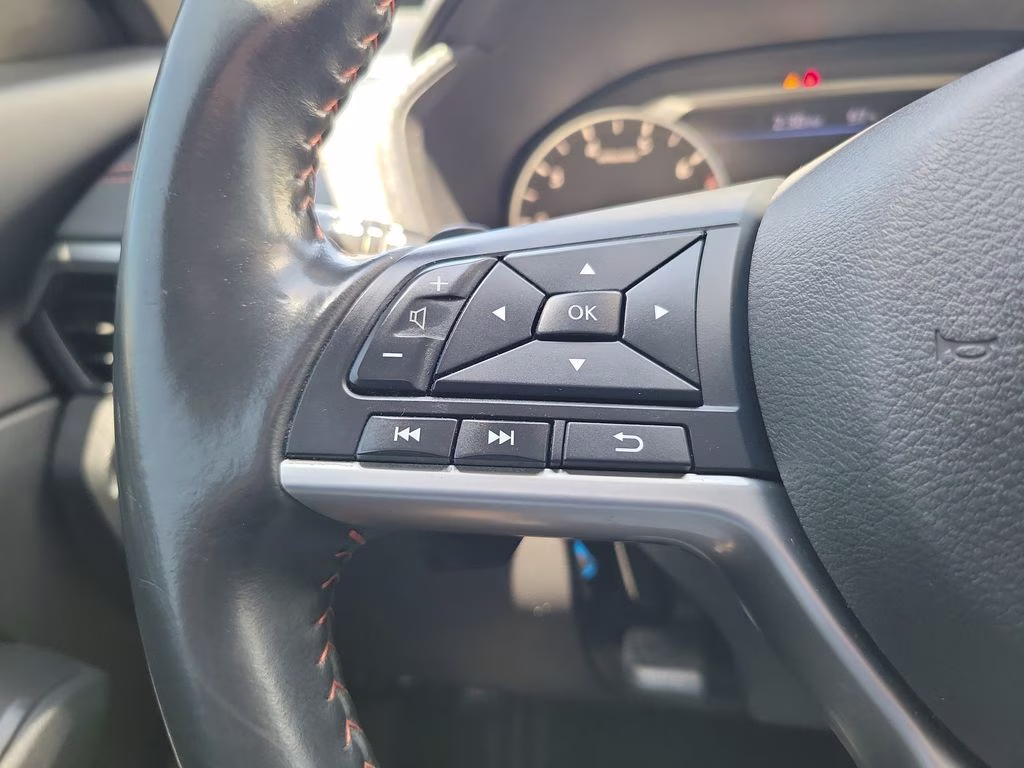 2022 Pearl White Tricoat Nissan Altima 2.5 SR FWD Sedan