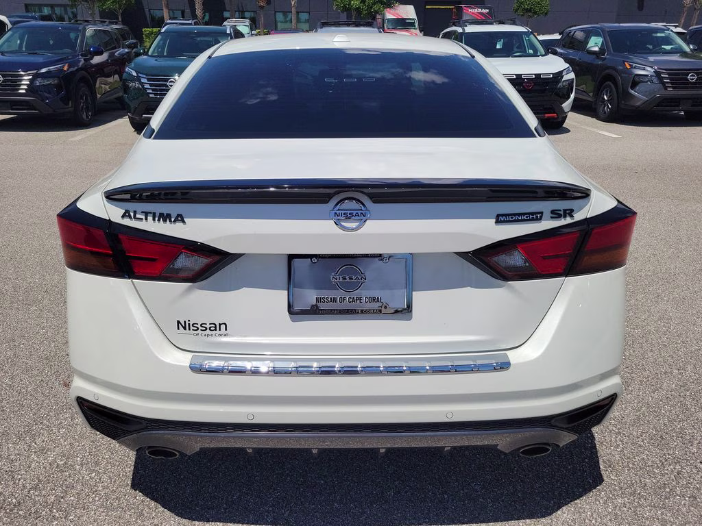 2022 Pearl White Tricoat Nissan Altima 2.5 SR FWD Sedan