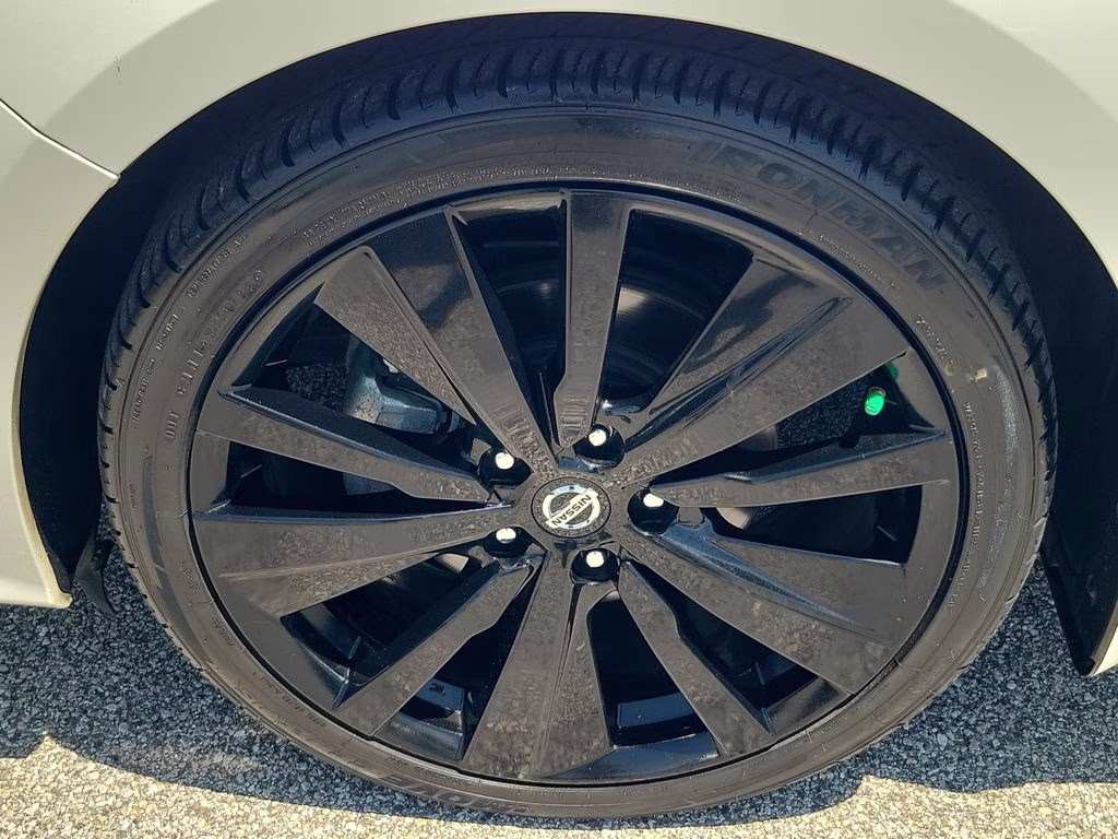 2022 Pearl White Tricoat Nissan Altima 2.5 SR FWD Sedan