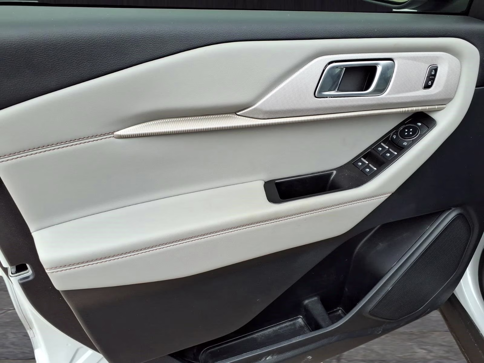2026 White Metallic Ford Explorer Active RWD SUV
