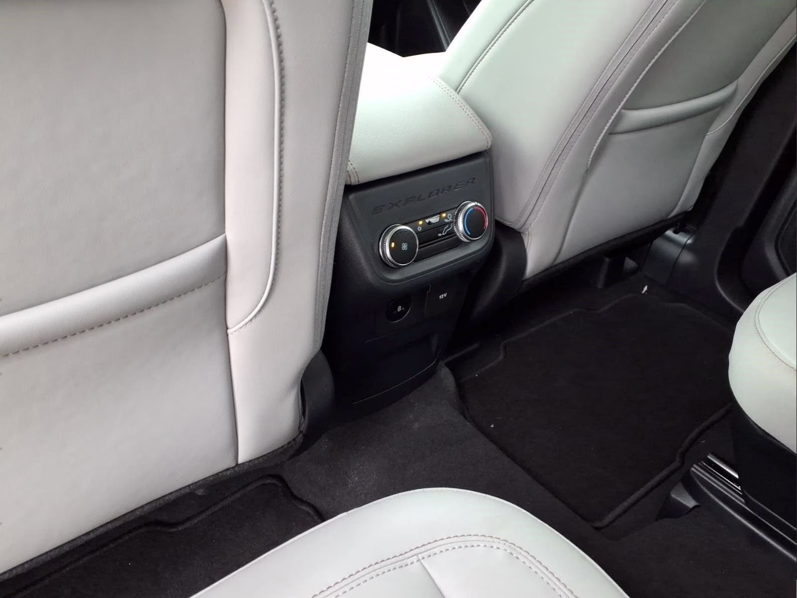 2026 White Metallic Ford Explorer Active RWD SUV