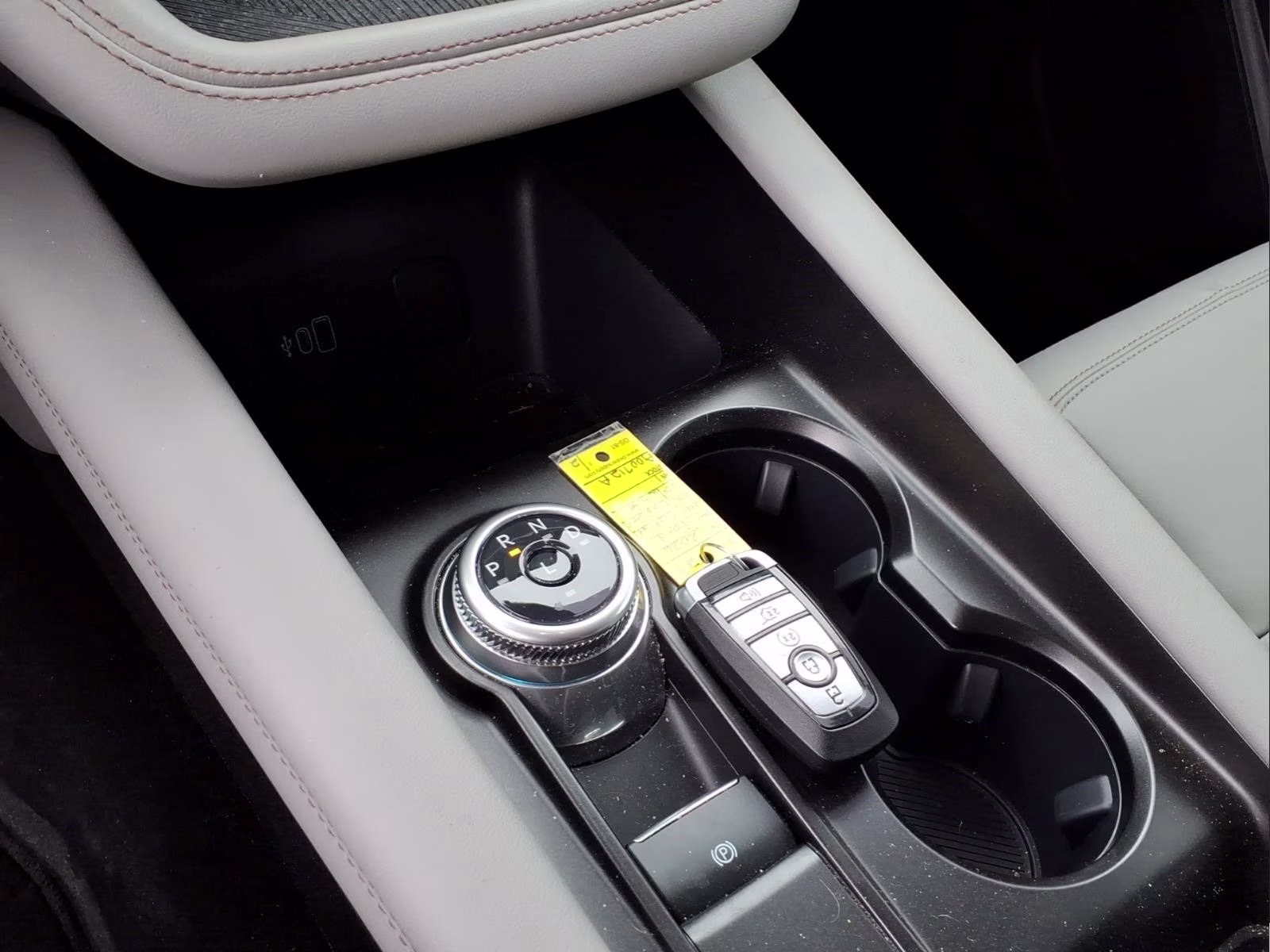 2026 White Metallic Ford Explorer Active RWD SUV