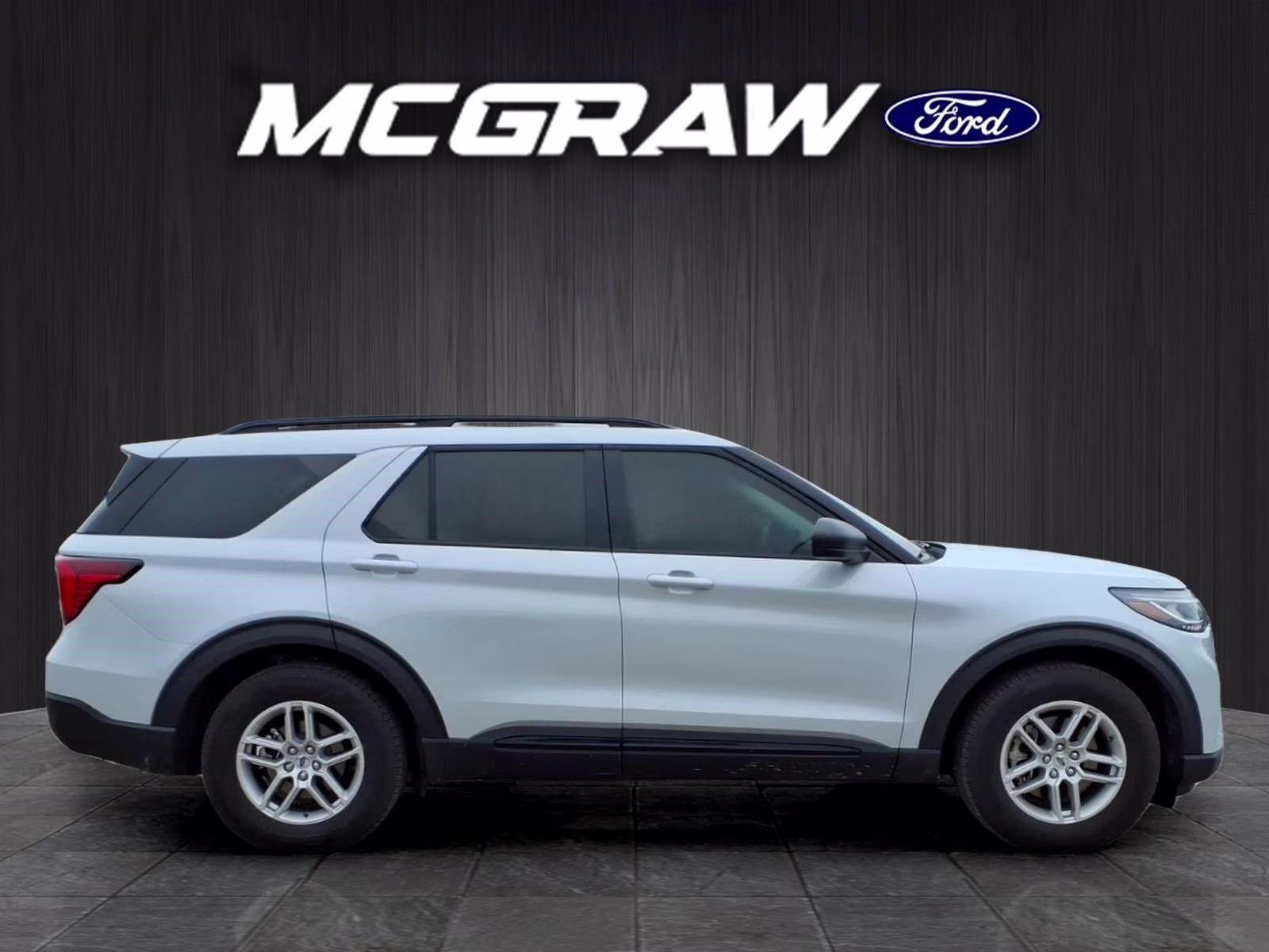 2026 White Metallic Ford Explorer Active RWD SUV