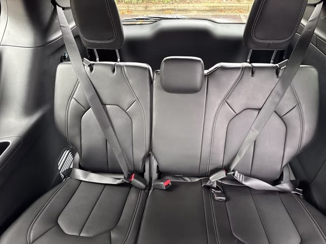 2026 Diamond Black Crystal Pearlcoat Chrysler Pacifica Select FWD Van