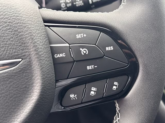 2026 Diamond Black Crystal Pearlcoat Chrysler Pacifica Select FWD Van