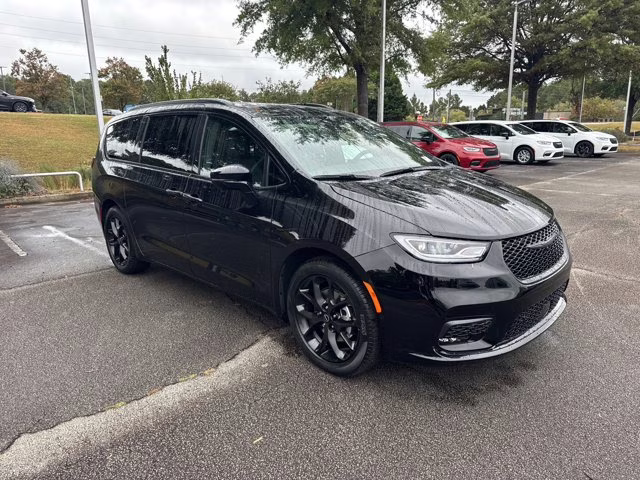 2026 Diamond Black Crystal Pearlcoat Chrysler Pacifica Select FWD Van