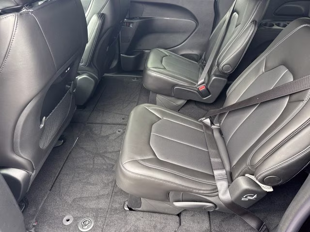 2026 Diamond Black Crystal Pearlcoat Chrysler Pacifica Select FWD Van