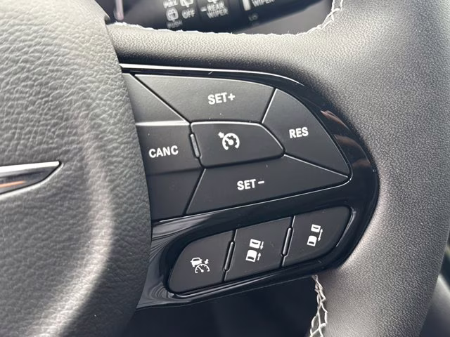 2026 Diamond Black Crystal Pearlcoat Chrysler Pacifica Select FWD Van