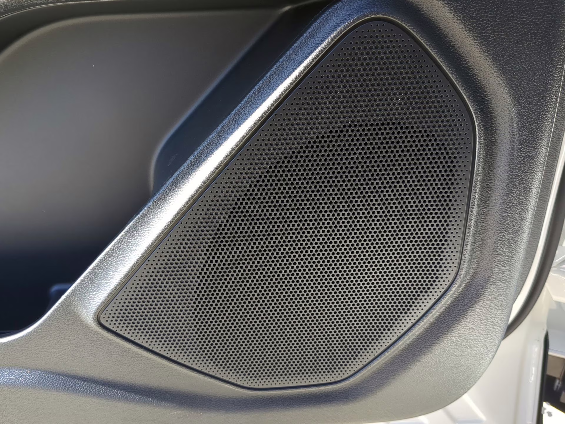 2026 Star White Metallic Tri-Coat Ford Explorer ST-Line RWD SUV