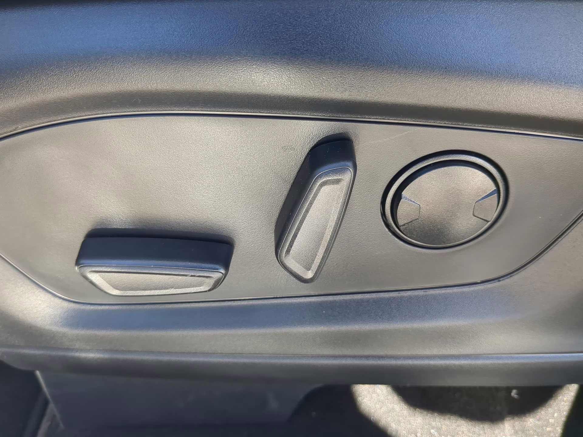 2026 Star White Metallic Tri-Coat Ford Explorer ST-Line RWD SUV