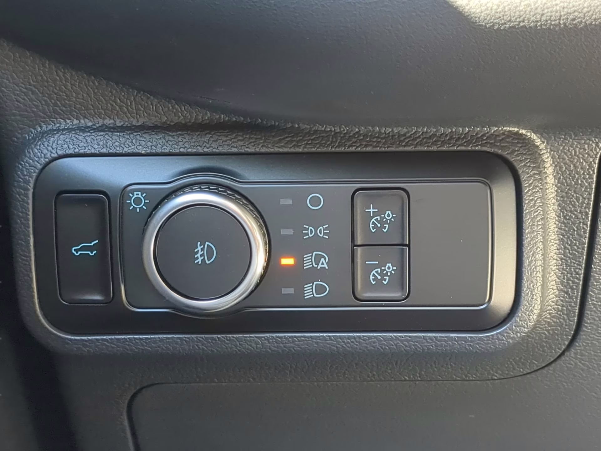 2026 Star White Metallic Tri-Coat Ford Explorer ST-Line RWD SUV