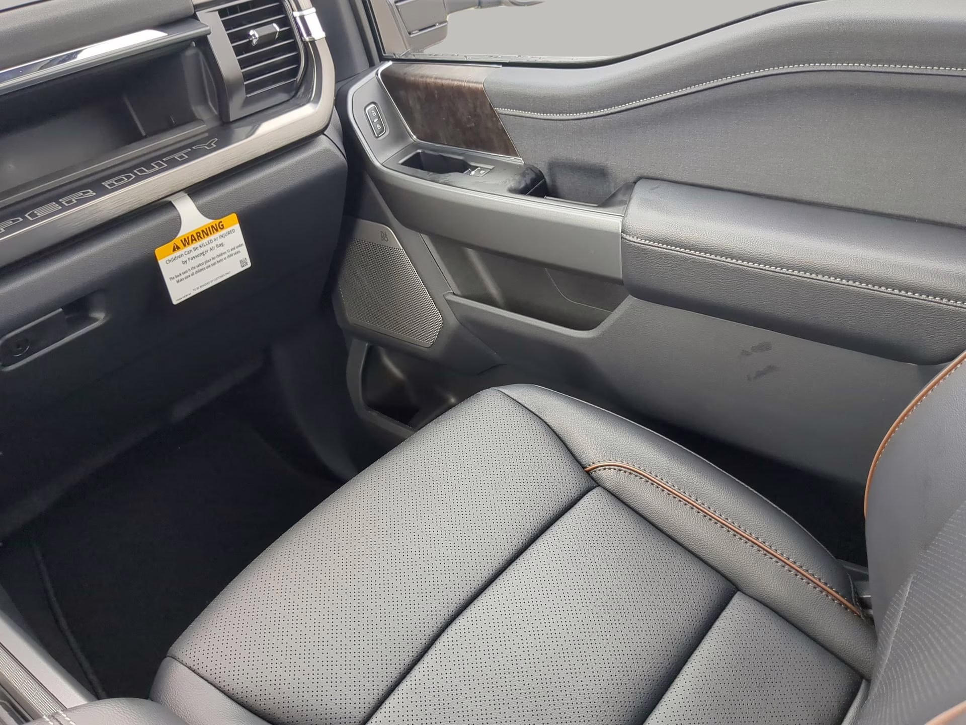 2026 Agate Black Metallic Ford Super Duty F-350 SRW LARIAT Crew Cab Pickup 4X4 Truck