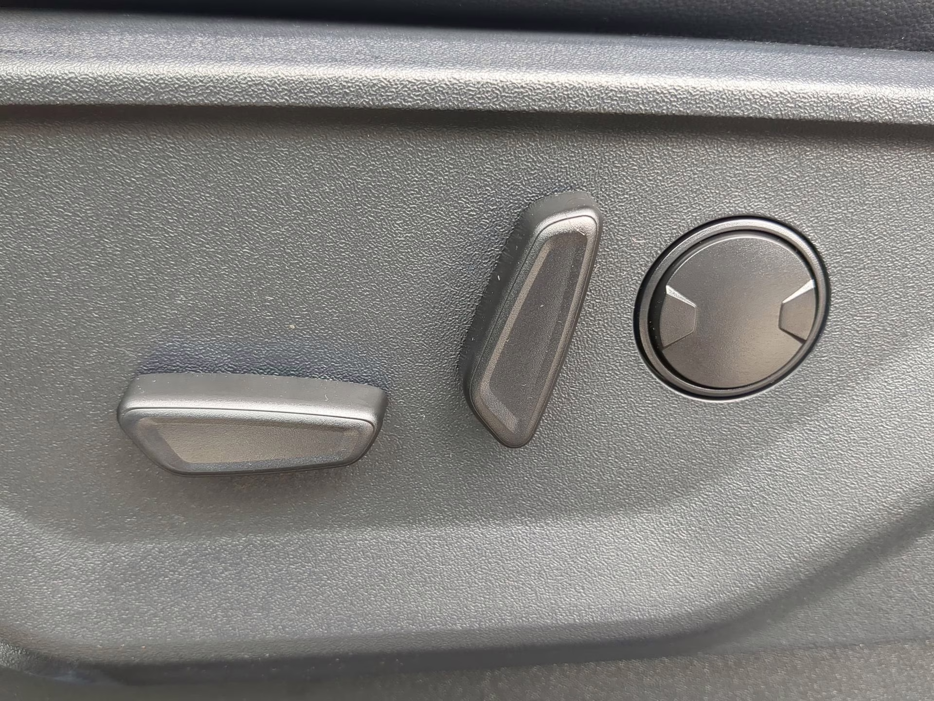 2026 Agate Black Metallic Ford Super Duty F-350 SRW LARIAT Crew Cab Pickup 4X4 Truck