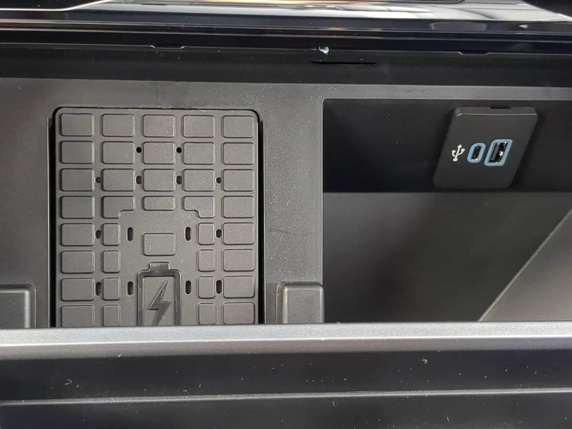 2026 Agate Black Metallic Ford Super Duty F-350 SRW LARIAT Crew Cab Pickup 4X4 Truck