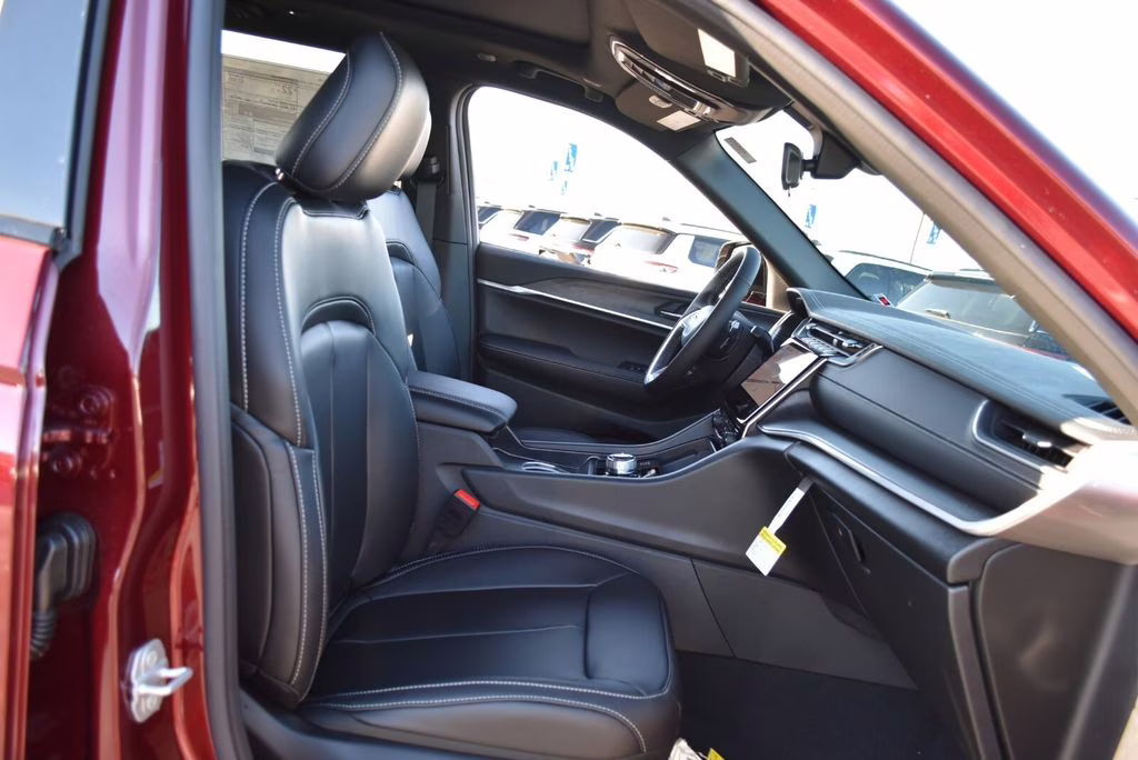 2025 Velvet Red Pearlcoat Jeep Grand Cherokee Limited 4X4 SUV